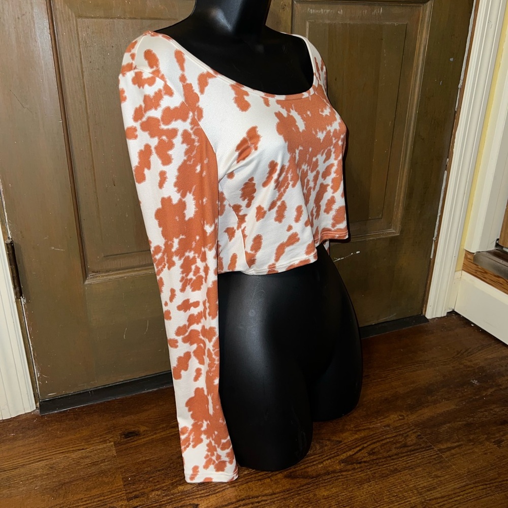 ⭐️Peach Love California White Orange/ Tan Cow Print Long Sleeve Crop Top Size S - Picture 5 of 11